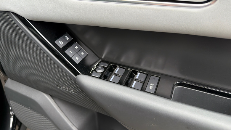 Land Rover Range Rover Velar 3.0 D300 MHEV Dynamic HSE 5dr Auto Diesel Estate